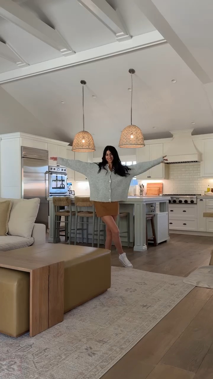 No better feeling than when a project comes together after months of sourcing and planning! Glimpses of our recent install ✨#livingroominspoً #coastaldecor