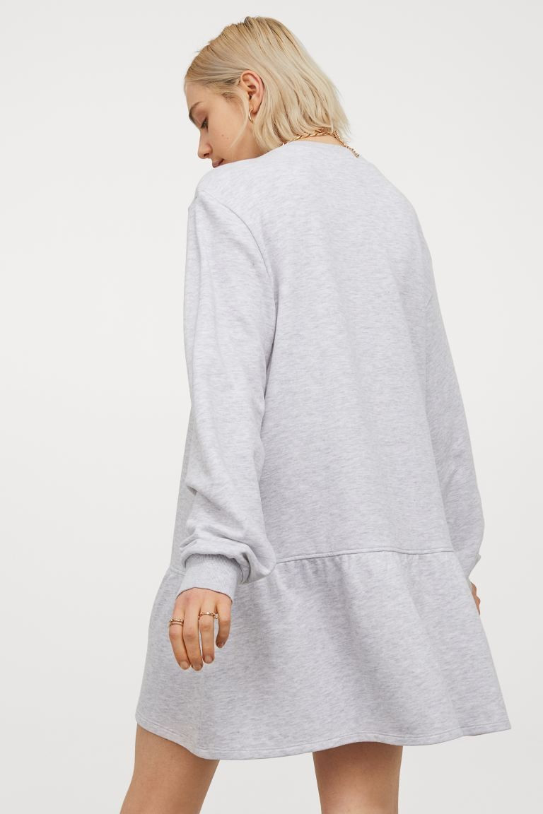 Short sweatshirt dress in lightweight, cotton-blend fabric. Crew neck, dropped shoulders, and lon... | H&M (US + CA)