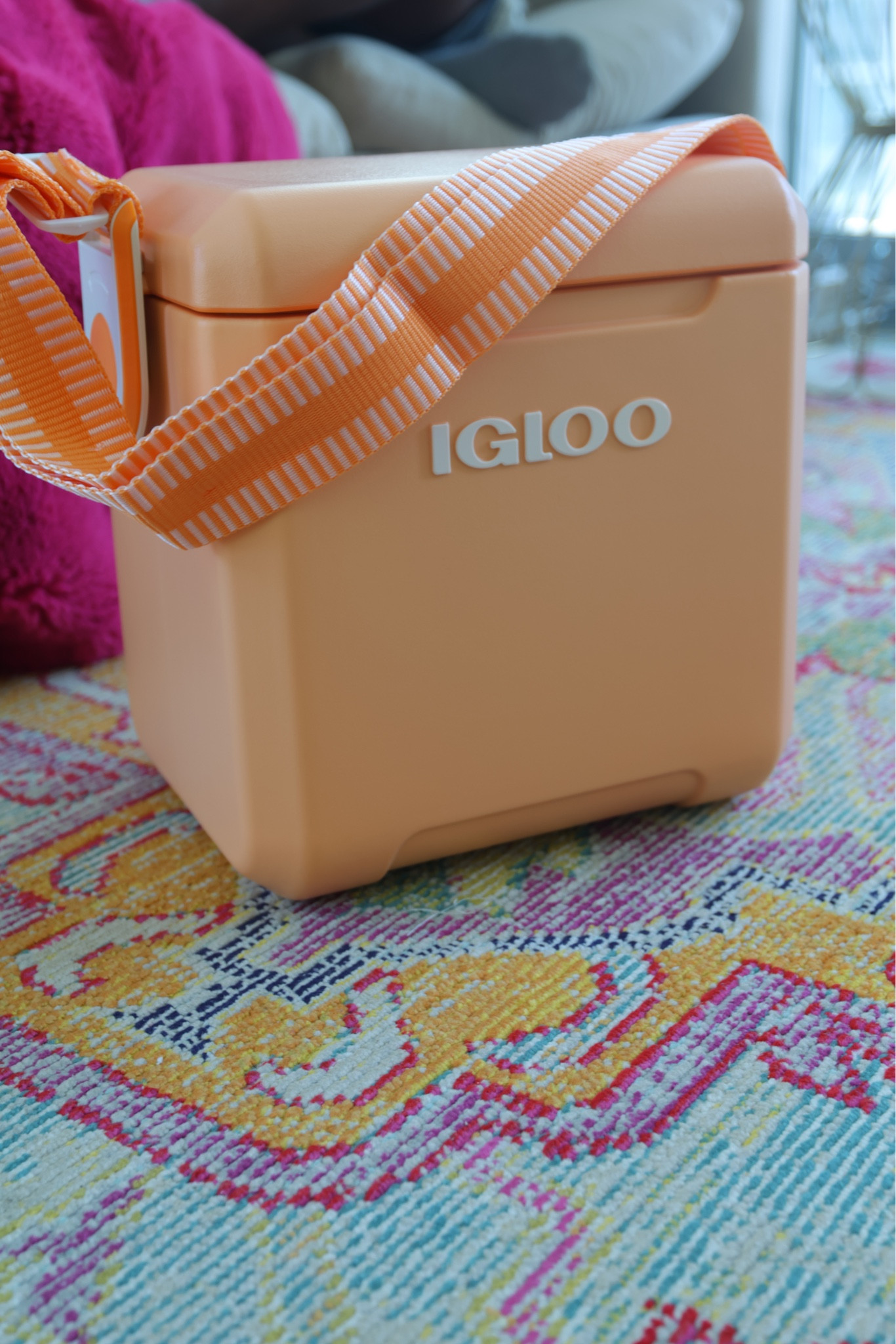 We have been having so many beach days, it was time to add a cooler to our summer collection. 

This one is compact and has a sturdy strap for crossbody handling. Holds up to 14 cans or 9 water bottles and doesn’t feel too heavy. 

Comes in lots of beautiful colors!

Igloo, cooler, beach, summer 

#LTKFamily #LTKFindsUnder100 #LTKTravel