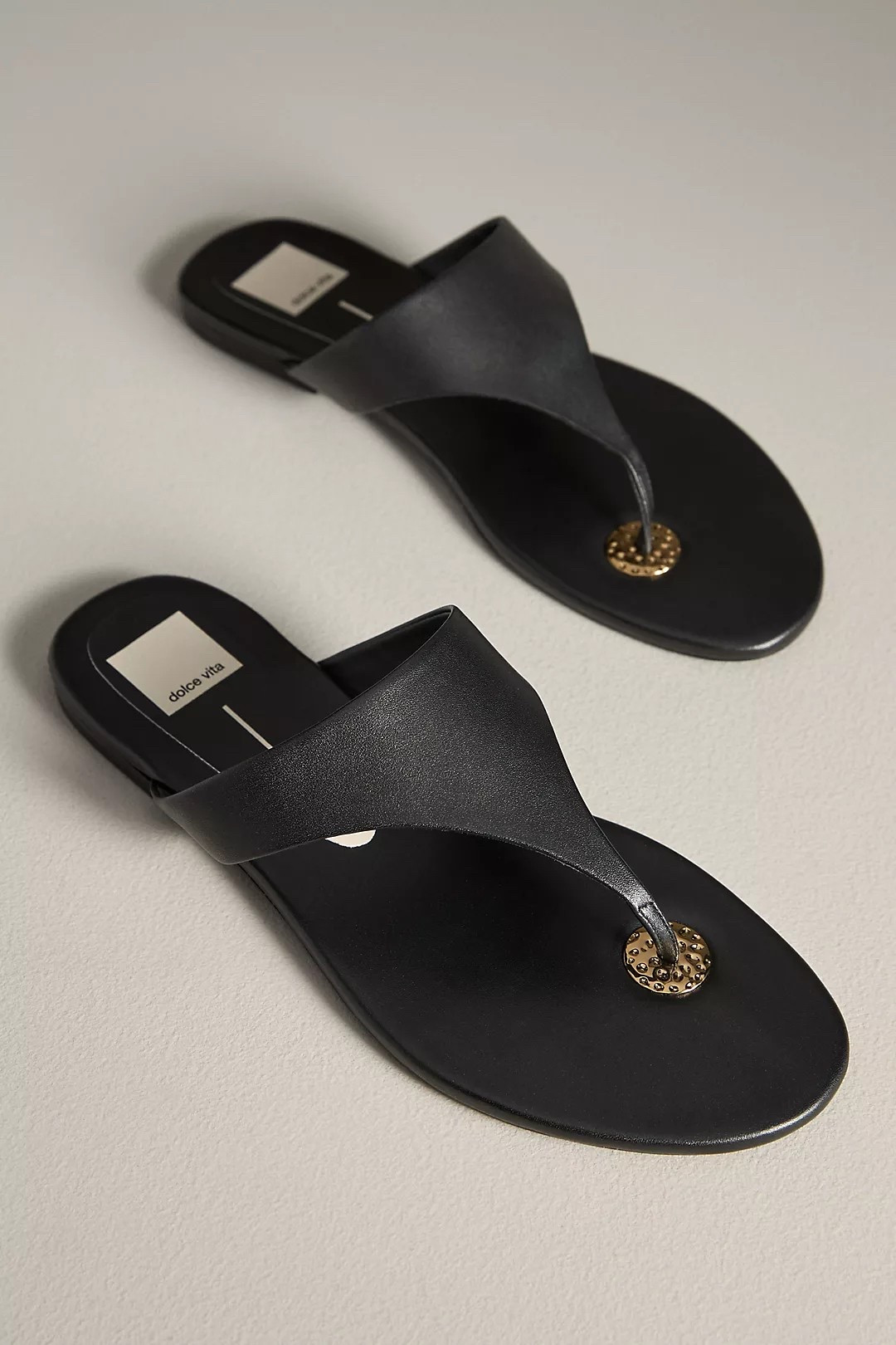 Leather sandals
Black sandals
Thong sandals 
Dolce vita 

#LTKFindsUnder100 #LTKShoeCrush #LTKStyleTip