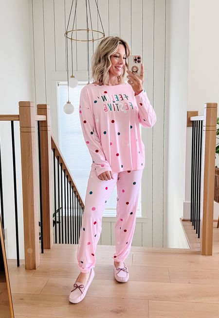 Walmart Fashion Finds 

This loungewear set is so soft and festive with a bit of whimsy in the color and polka dot print. 

Pajamas Fit: TTS, wearing Small



#LTKfindsunder50 #LTKHoliday #LTKSeasonal