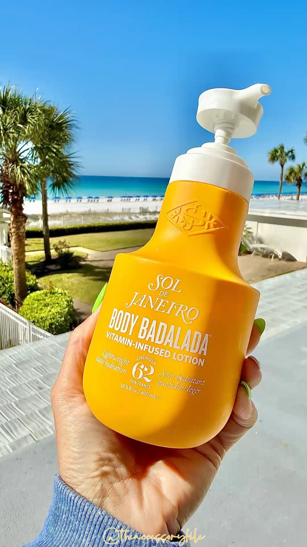 This scent is one of my favorites! Smells like a bougie tropical vacation! Stock up!!! 