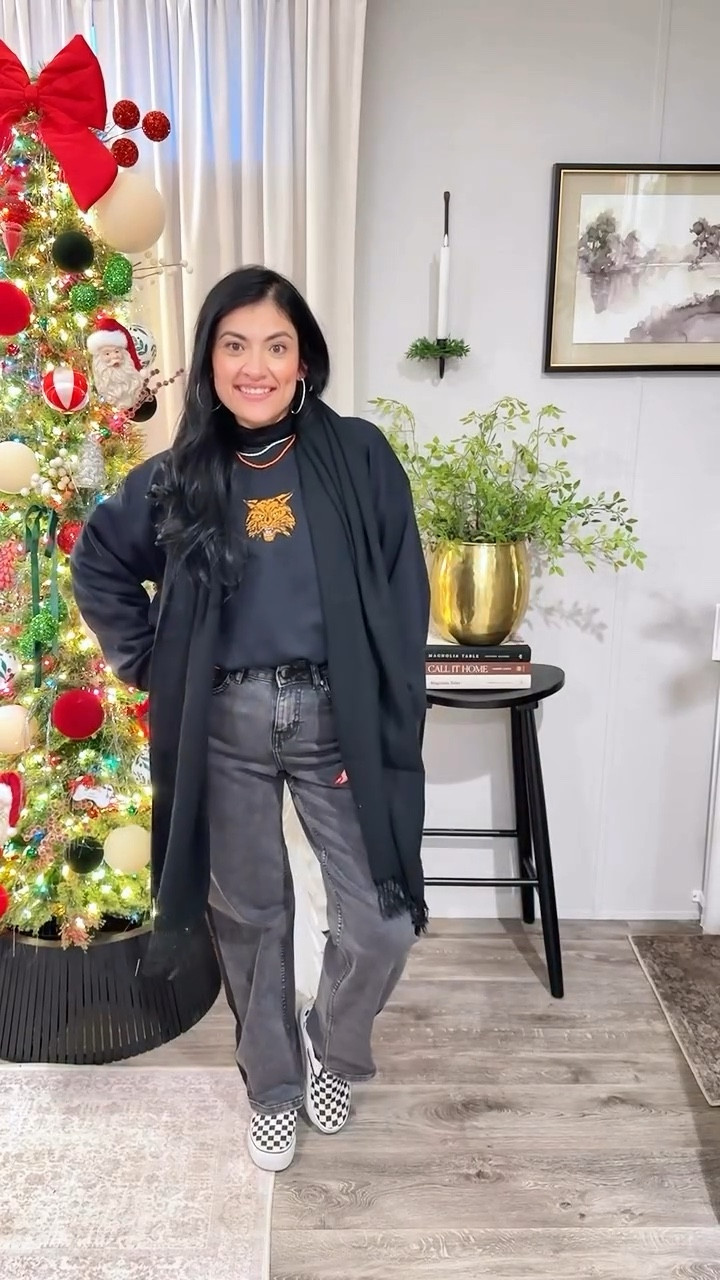 Playoff uniform: cozy layers and lots of team pride! Let’s go Refugio Bobcat!! 🏈🐾🧡✨🏟️

#gamedayoutfit #gamedayootd #footballgameoutfit #gamedayfitcheck #footballgameday

#LTKootd #LTKMidsize