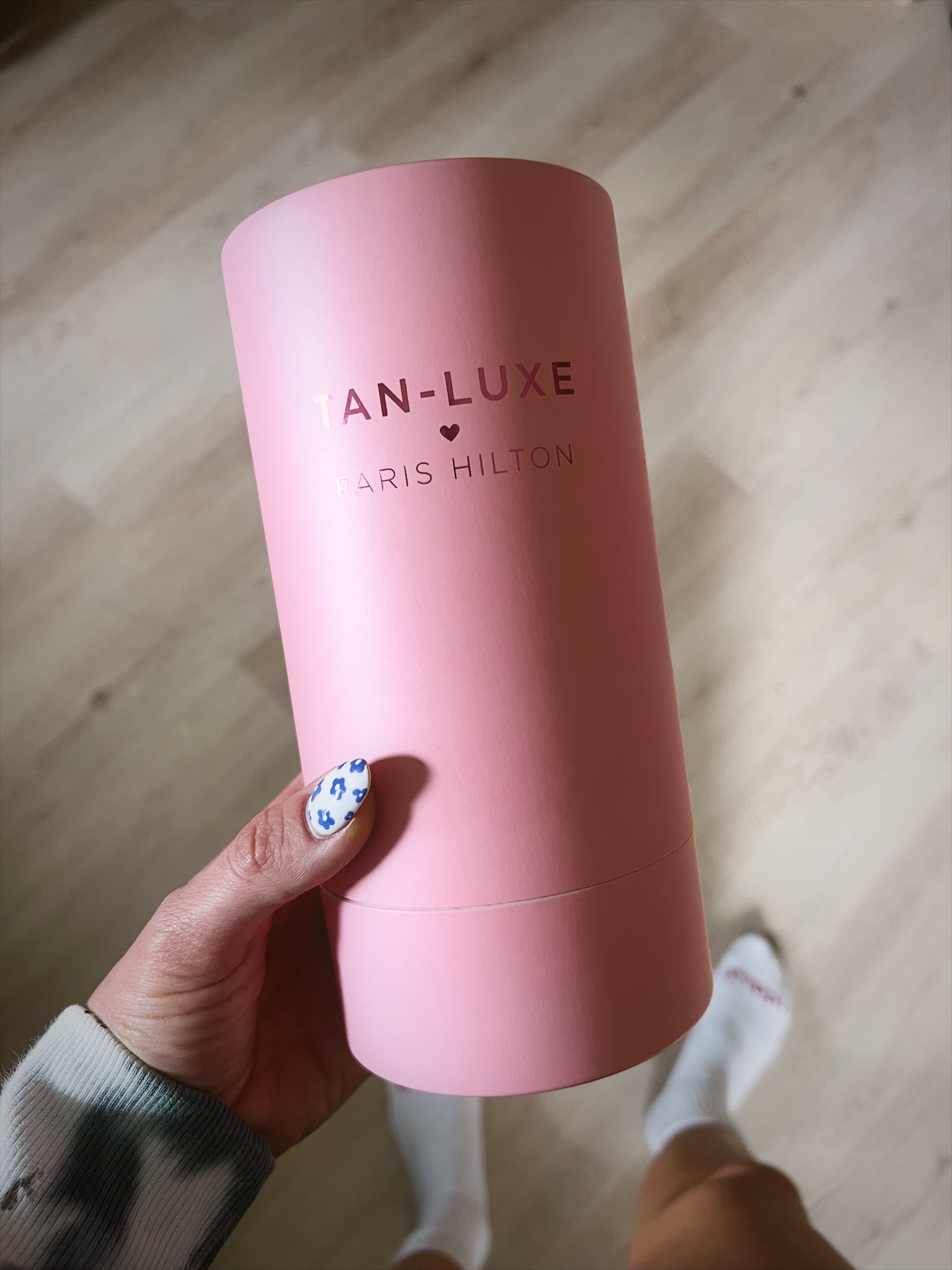 paris hilton x tan luxe airbrush tanning kit with mitt! The color is sooo good 🙌🏼💗 


self tanner, tanning mitt, best self tanner 

#LTKbeauty #LTKfindsunder50 #LTKswim