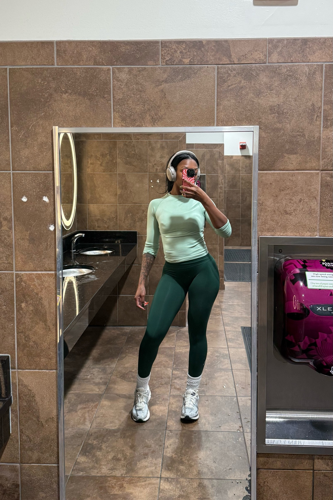 Gym fit of the day 

Wearing size small in both 

#LTKFindsUnder100 #LTKActive #LTKFindsUnder50