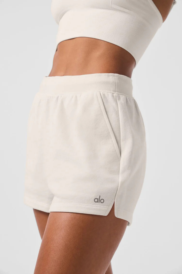 Low Key Sweat Short - Ivory | Alo Yoga (US)