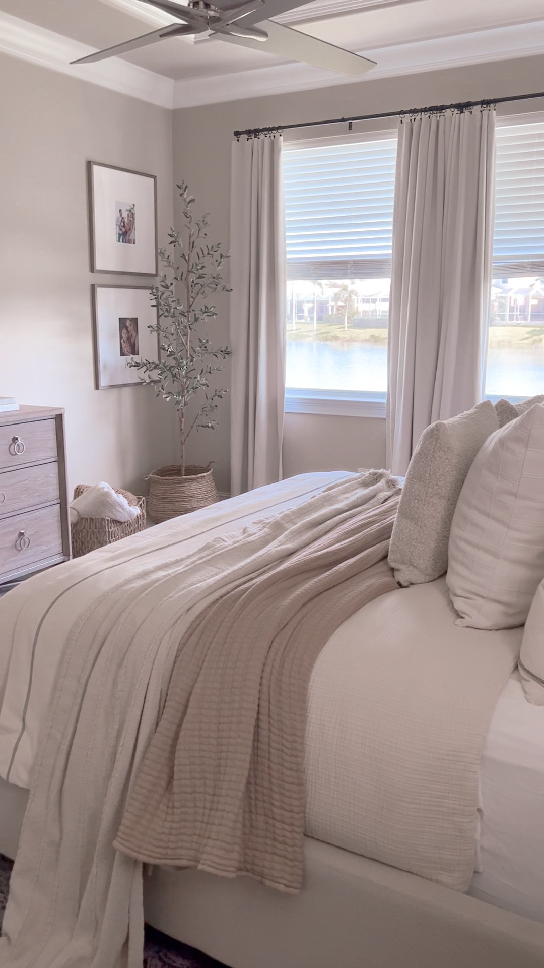 Bedroom
Bedroom decor
Home decor
Decor 
Bedding 
Neutral bedding 
Throw blanket
Olive tree
Basket
Wall frames
Pillows
Pottery Barn 


#LTKhome #LTKFind