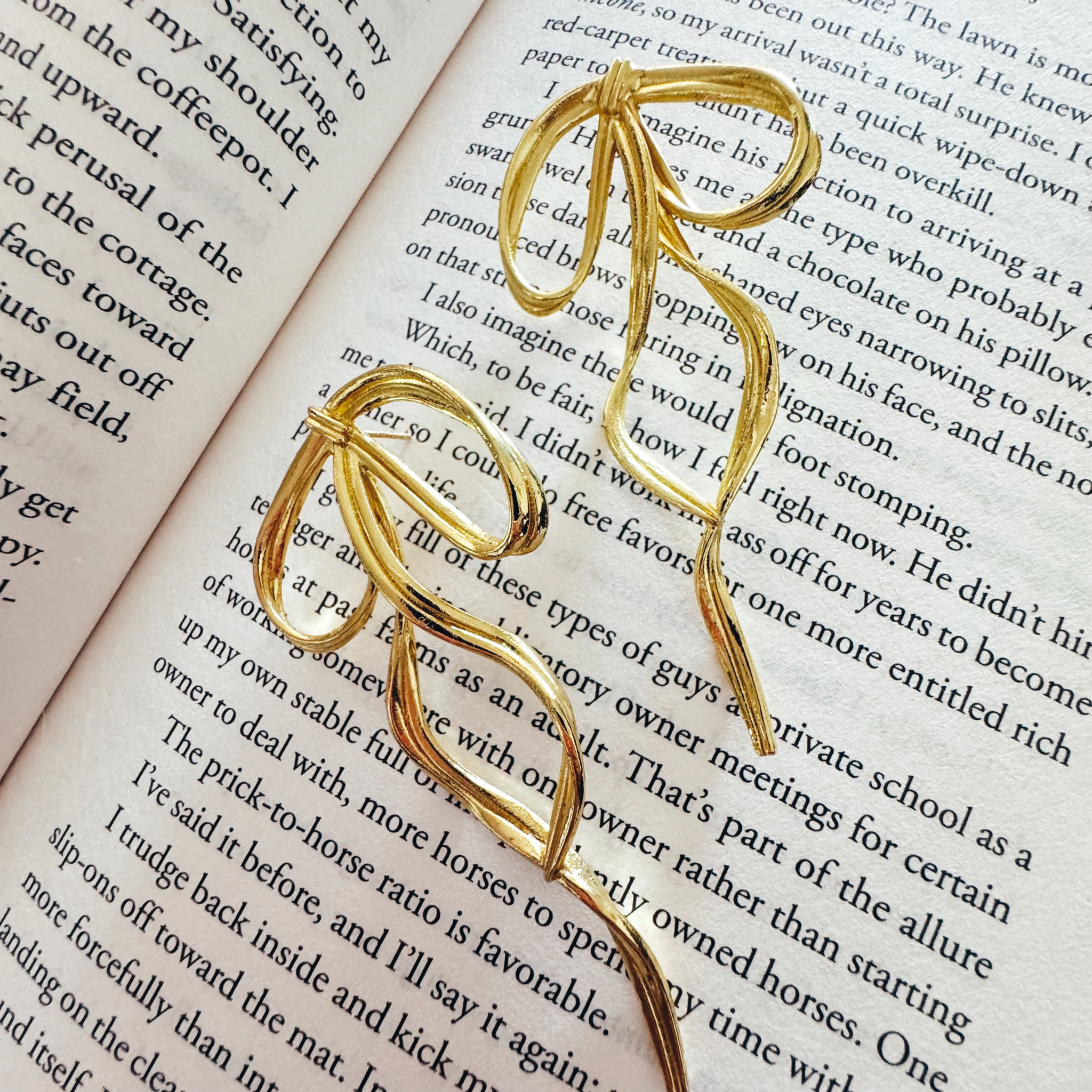 These cutie bow earrings are so simple, but bring me an immense amount of joy…I’m obsessed! And they’re under $50🎀

#LTKNYFW #LTKFindsUnder50 #LTKStyleTip