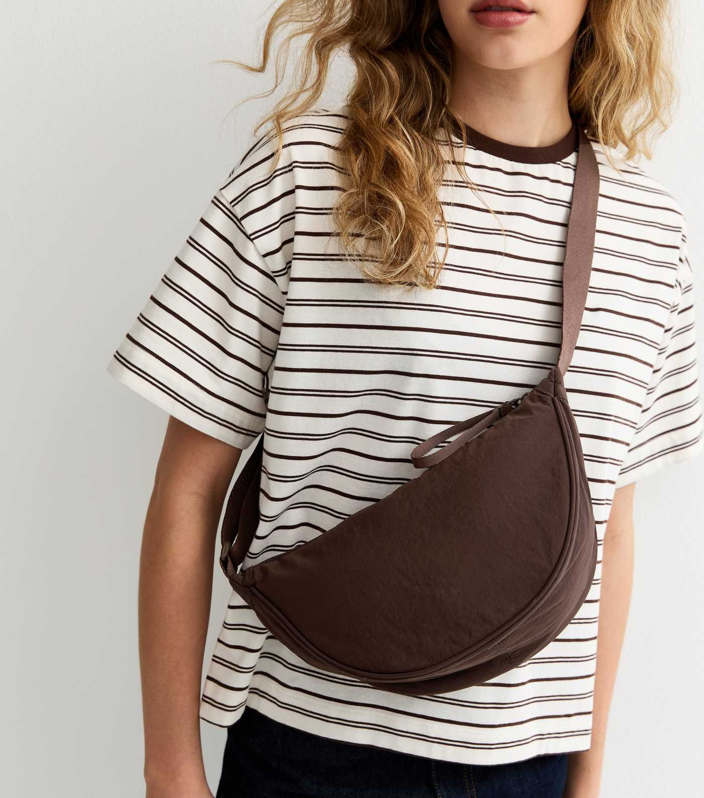Dark Brown Plain Curved Crossbody Bag | New Look | New Look (UK)