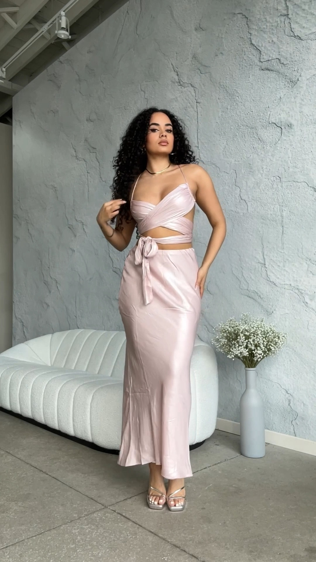 Meshki pink cocktail outfit set, silver heels 

Top:XS
Skirt:M