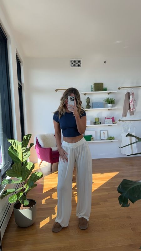 casual loungewear, outfit, crop navy T-shirt, and lounge pants
in my usual smalls
dibs: code emerson color strawberry summer

#LTKSeasonal #LTKfindsunder100 #LTKhome