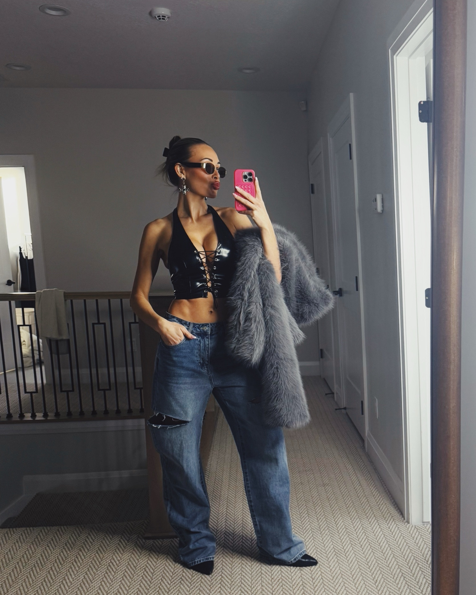 Jeans are old but I cut the slits on the side myself 🖤