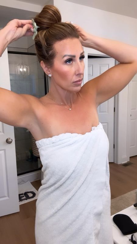 Comment: NIGHTTIME ROUTINE 
•
Some new items I’ve been adding in to help improve the brightness and texture of my skin. 
Get unready with me, skincare, beauty, skin over 40, 


#LTKbeauty #LTKover40 #LTKfindsunder100
