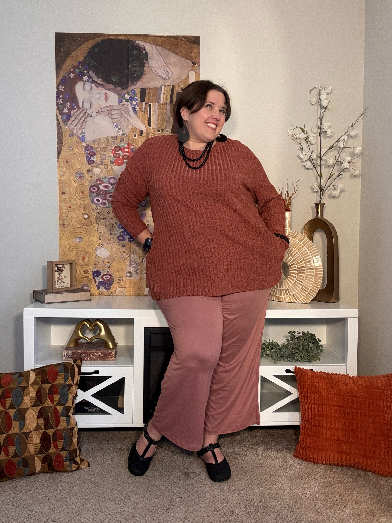 Cozy but lightweight sweater… and it has pockets! 😍😍😍

#LTKSeasonal #LTKMidsize #LTKPlusSize