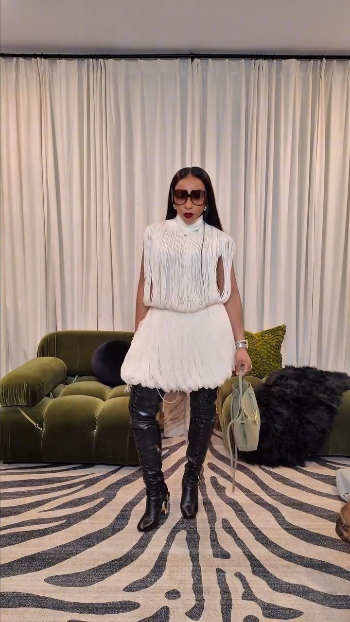 Out the door in 10… but the outfit still gotta hit.

Getting dressed in a rush doesn’t mean throwing anything on and hoping for the best. It’s about knowing your style code so well that you can build a look on instinct.

When time is tight, I focus on one anchor piece and let everything else support it. That’s how you move fast and stay intentional.

It’s less about overthinking and more about trusting your eye. The formula is already in you.

Because even when you’re rushing… the look still needs to look like you didn’t.

Was the look a hit? Sound off in the comments.

Oh and while the skirt is Alaia, the top is a dupe from an affordable sophisticated chain store. 

For 🔗s comment “Top” 

Outfit Details: 
Skirt: @maisonalaia 
Top: comment Top 
Boots: @fendi 
Sunnies: @maxmara 

#fashionover40 #ootd #styleinspo  #petitestyle #fashionover40