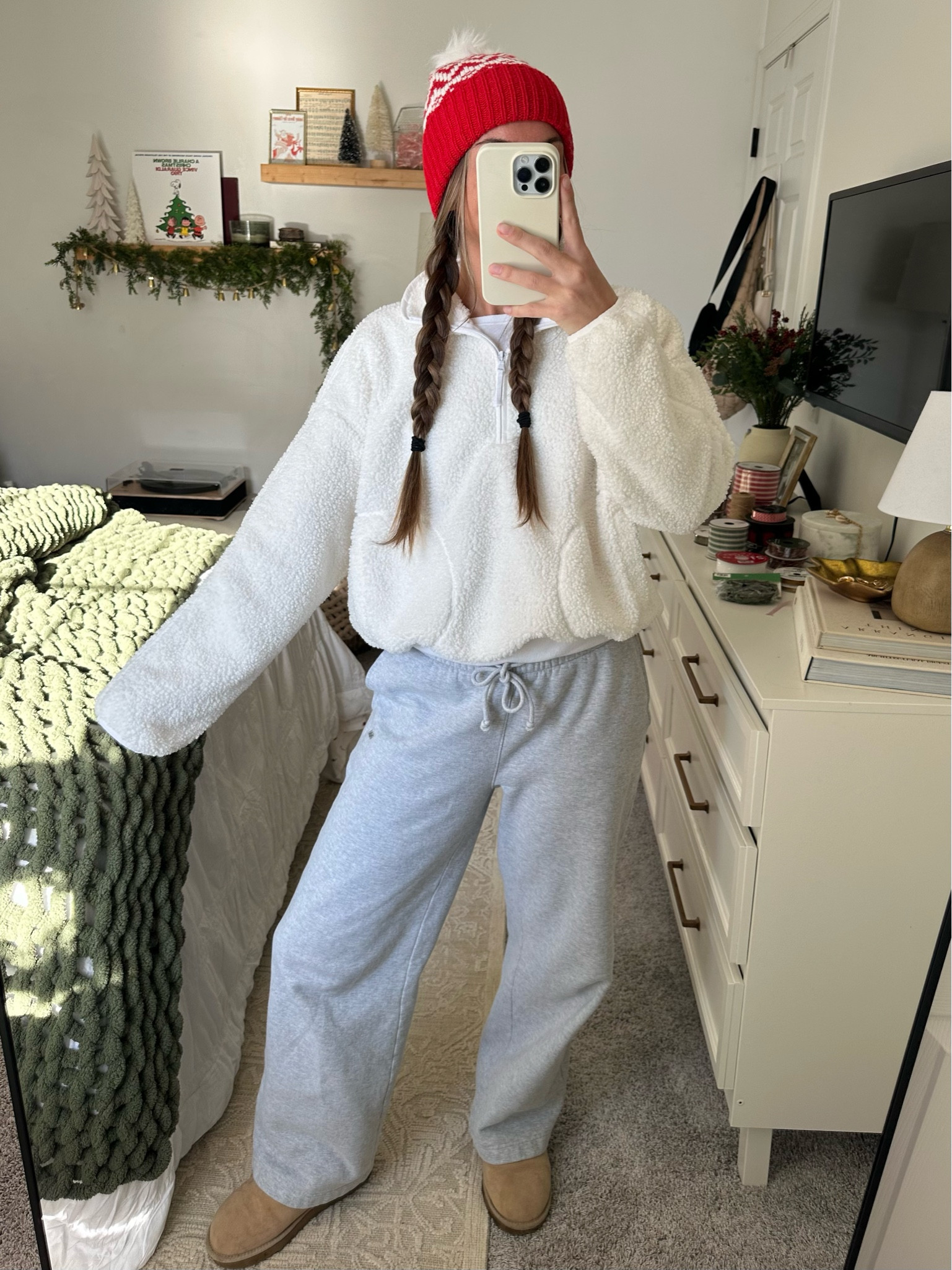 fleece - M
Pants - M