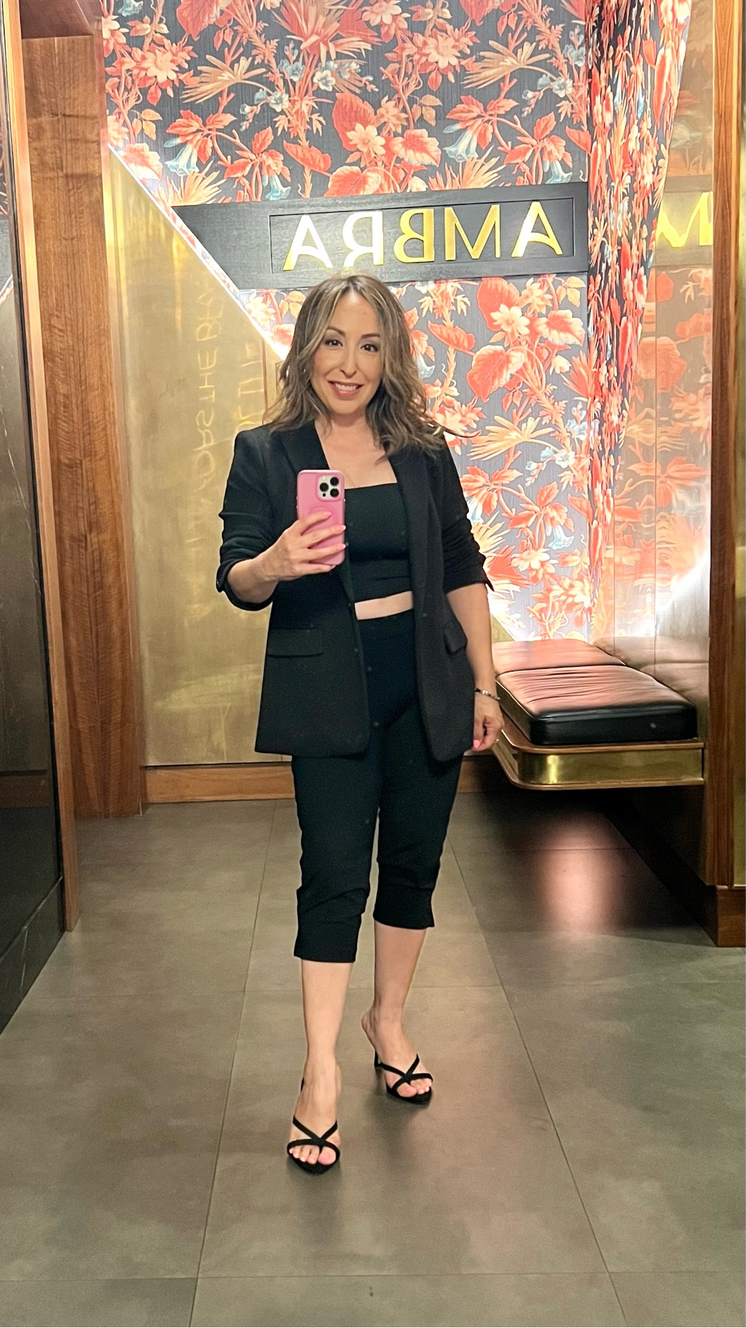 Capris are back and I’m thrilled about it! I couldn’t link these but found similar options. 

#LTKOver40 #LTKPetite #LTKootd