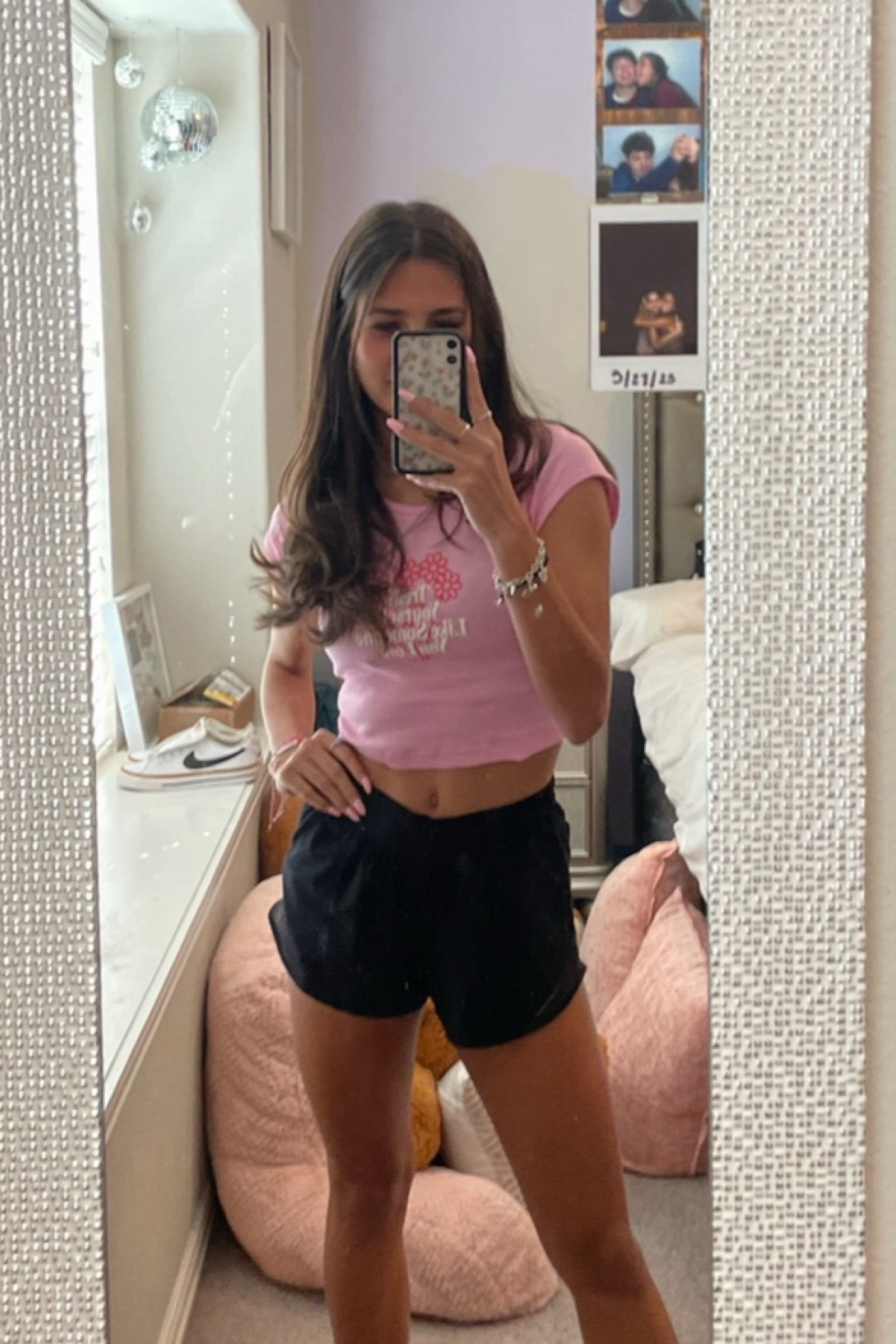 summer fit🌸🎀
won’t let me link the top but it’s the ‘treat yourself- pink baby tee' by something bigger 