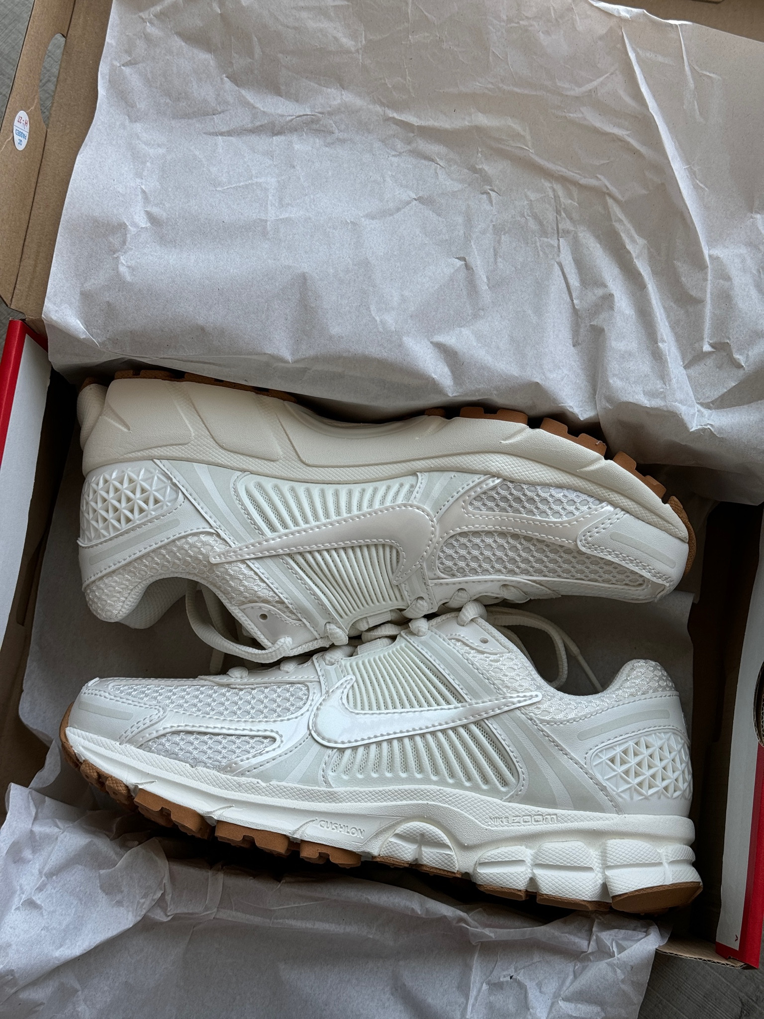 Nordstrom Sale, Nike, Sneakers, Summer Style, Fall Style, Zoom Vomero, White Sneakers, White shoes 

#LTKSummerSales #LTKShoeCrush #LTKxNSale