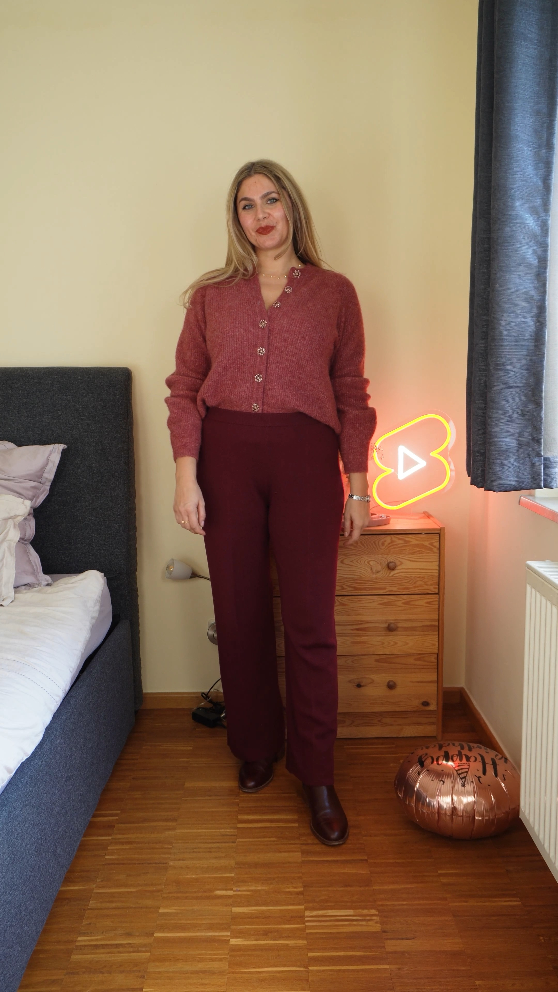 🍒 inspired tonal outfit #sezane

#LTKstyletip #LTKwinter #LTKmidsize