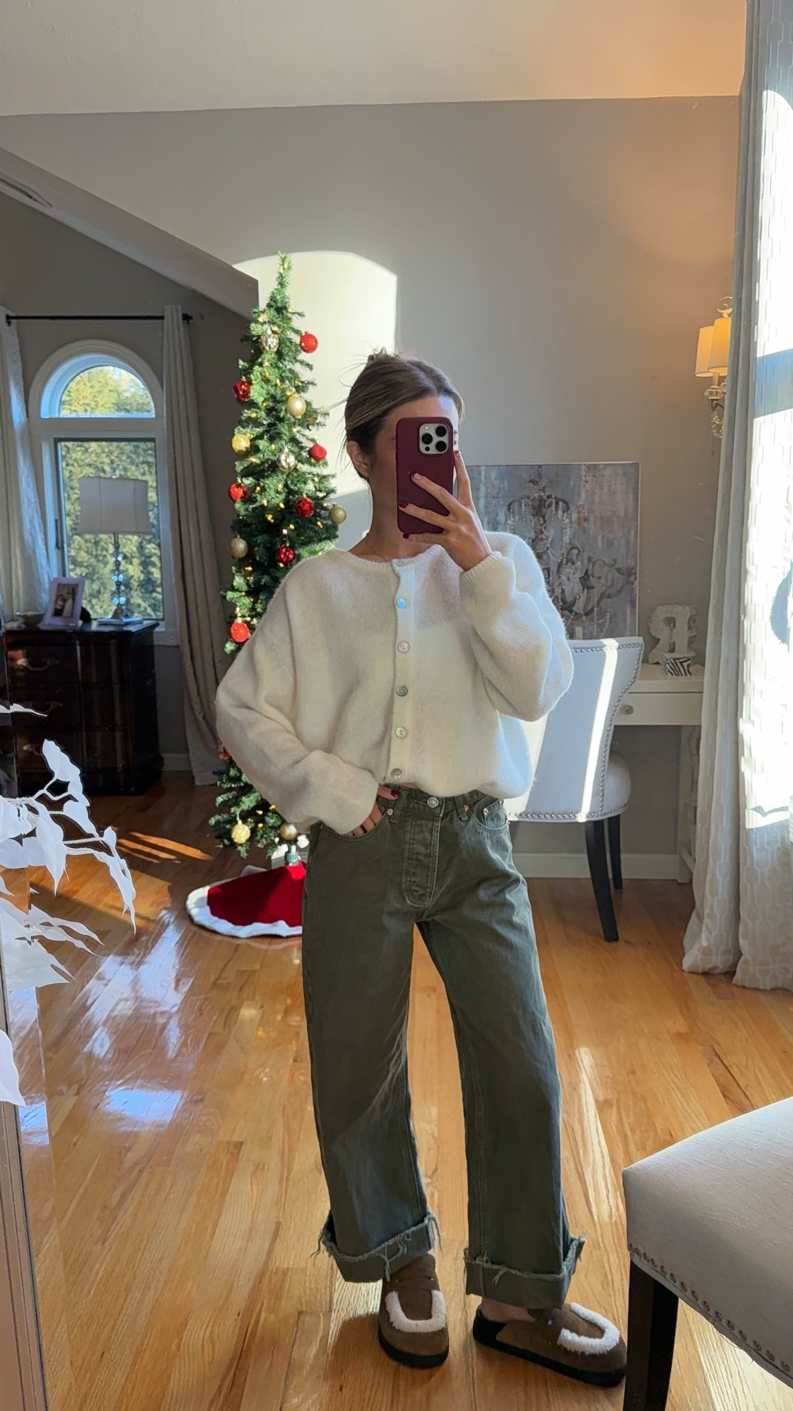 wearing a xs in sweater and 23 in jeans 

#LTKHoliday #LTKU #LTKootd