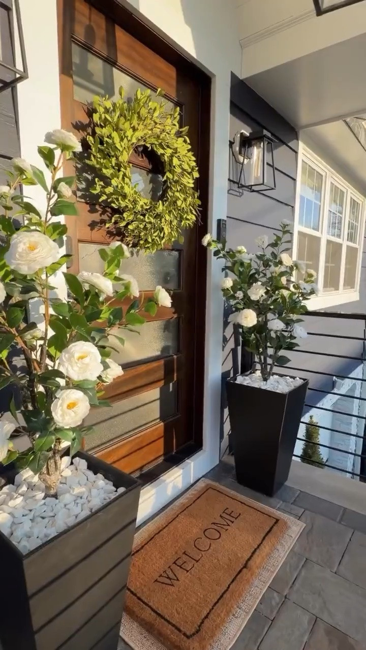 Scroll to shop!! I finally found outdoor faux flowers that actually look real… and I’m not even exaggerating.

You guys know I’m picky when it comes to anything faux, but these camellias completely changed the look of my front porch and I’m low-key obsessed. 🤌

#neutralhome #homedecor #porchdecor #founditonamazon #fauxflowers

#LTKHome #LTKSaleAlert #LTKSeasonal