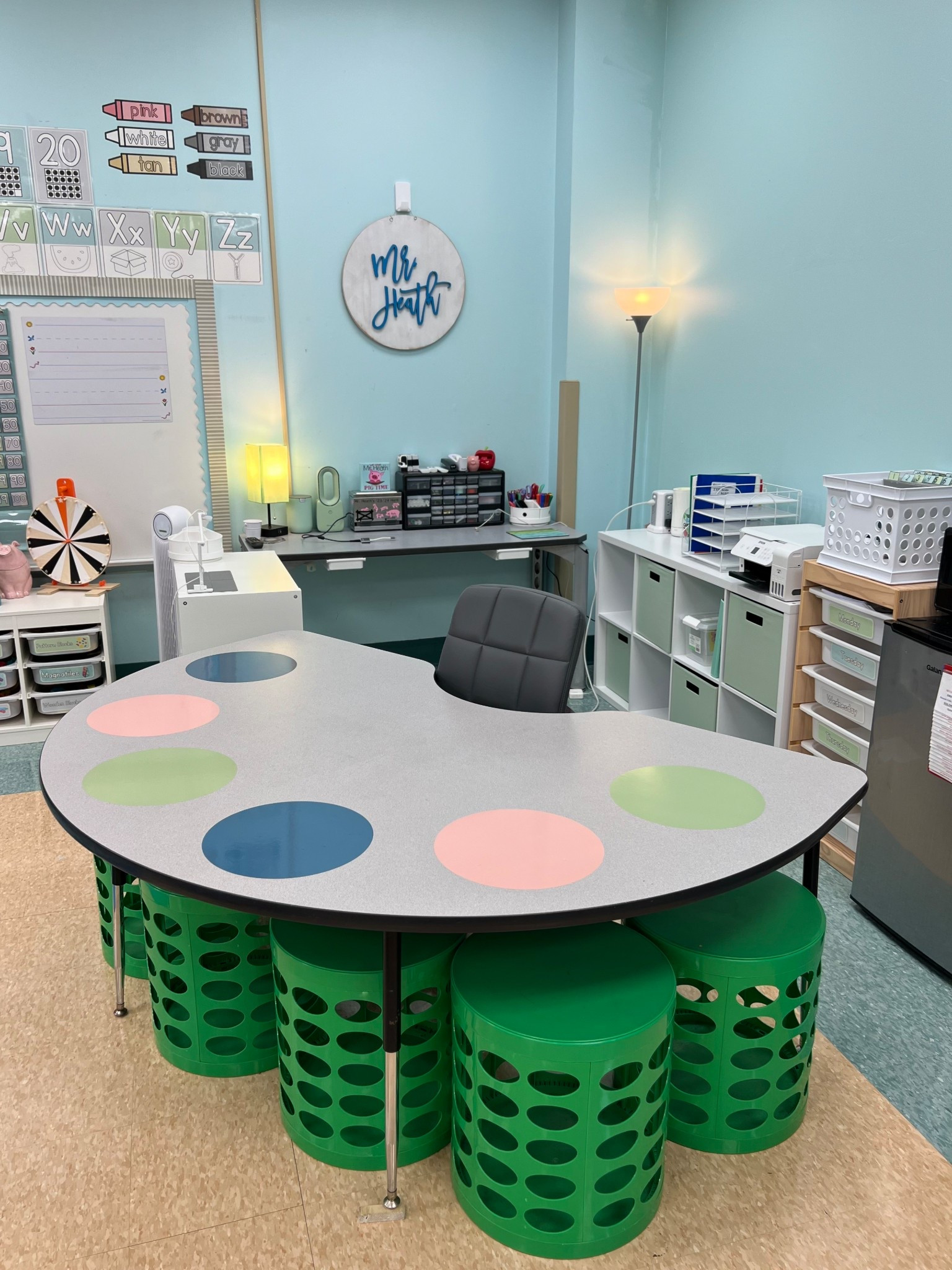The best stools for your small group table! #classroommusthaves #flexibleseating #classroominspo