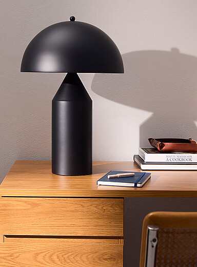 Black metal table lamp | Simons