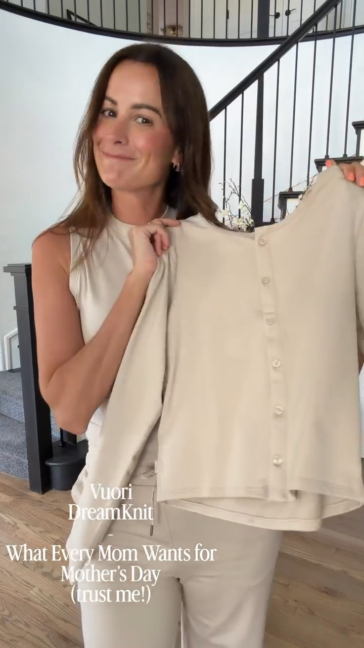 This travel ootd is all from Vuori! The fabric is so soft and comfortable! Use code: AMANDAMJUN20NEW to save 20% off (new customers only) ends 6/6 at 11:59pm

#LTKfitnessgoals #LTKSaleAlert #LTKTravel