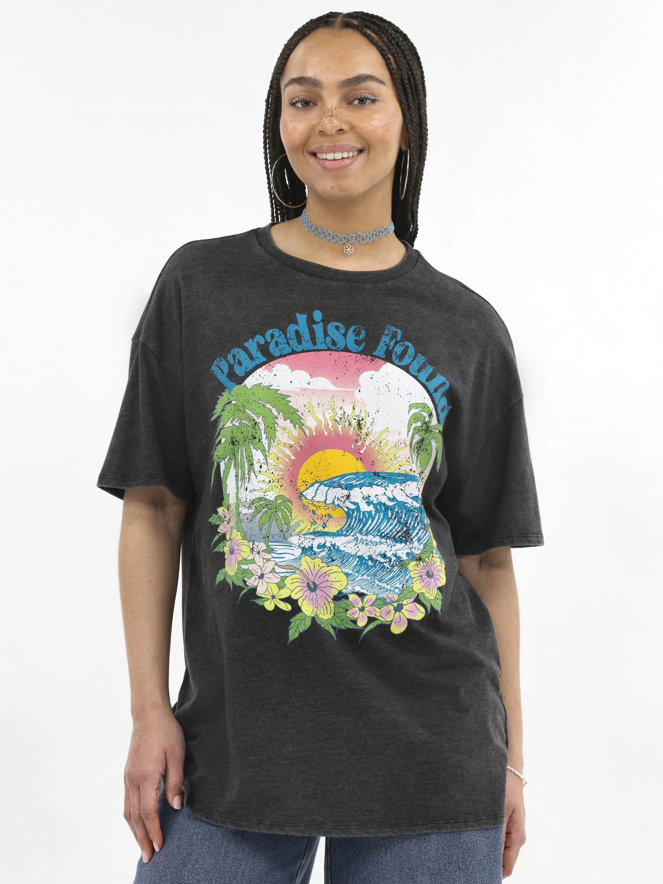 No Boundaries Washed Graphic Boyfriend Tee, Women's | Walmart (US)