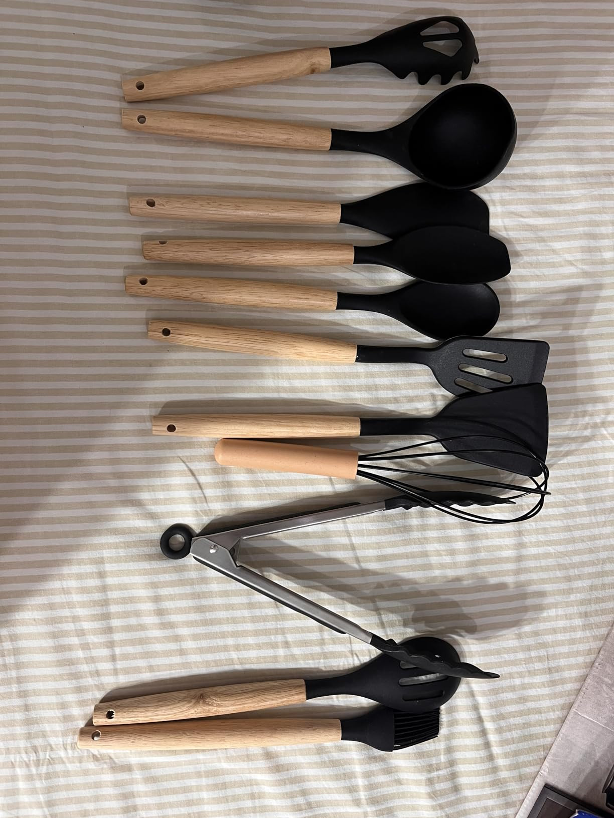 Kit 12 Utensílios De Cozinha Em Silicone E Cabo De Madeira Jogo De Utensílios Resistente ao Cal... | Amazon (BR)