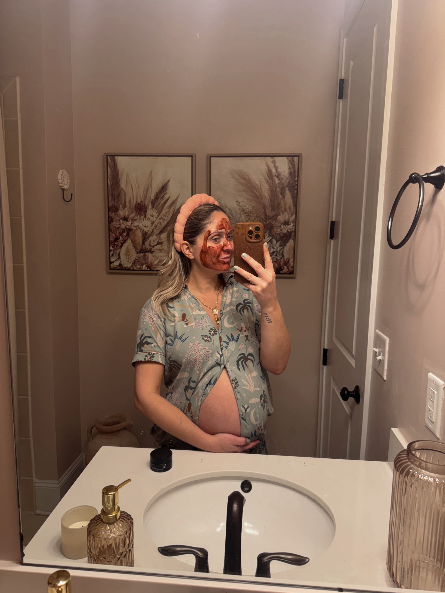 One of my favorite pregnancy safe face masks 🥰 completely clean and non toxic 

#LTKselfcare #LTKBump #LTKmorningroutine