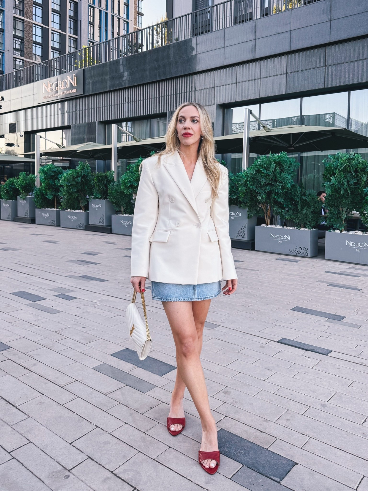 This is the perfect white blazer for work to weekend!

Date night outfit, Mango blazer, white blazer outfit, blazer with mini skirt, red peep toe mules

#LTKootd #LTKOver40 #LTKSeasonal