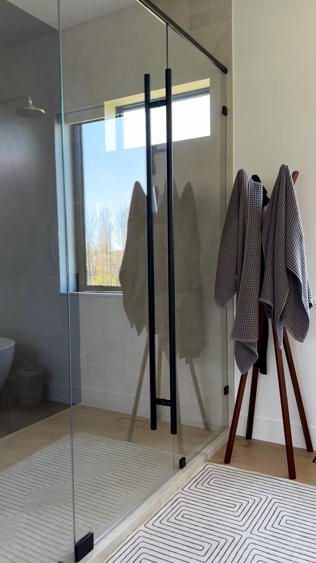 Master bathroom design ✨
 
tub, mirror, faucet, fixtures, chandelier, lighting, vanity, modern, neutral, home decor 

#LTKHome