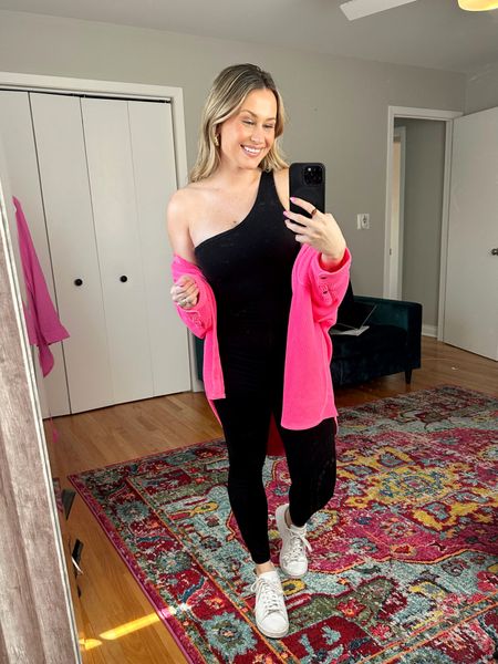 The cutest workout bodysuit! And it’s under $30, this oversized top is a free people dupe and on sale, also linked my white sneakers 

#LTKfit #LTKunder50 #LTKsalealert