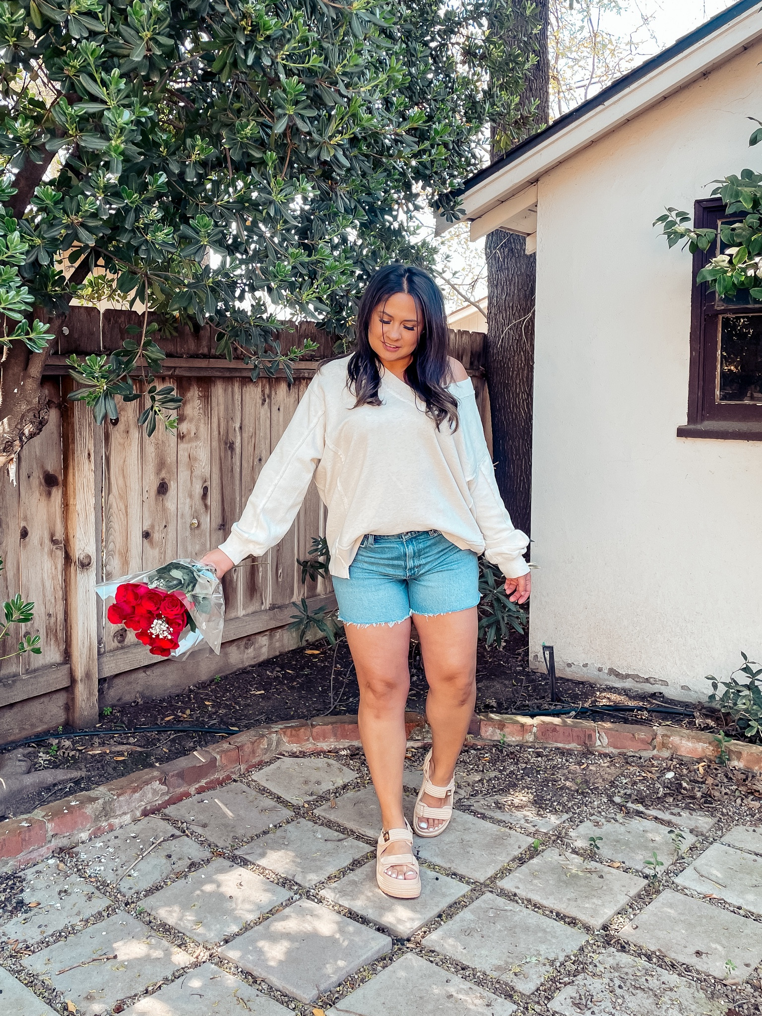{ Spring Break Essentials ❥ 

• aerie Vacay Every Day V Neck Sweatshirt in Heather Frost - M
*very free people-esque 
• Abercrombie High Rise The Dad Short 29 
*I sized down for a more fitted look. 
• Steve Madden Bigmona Rafffia Slingback Platform Sandal in Bone Raffia - 9.5 

Casual Midsize Look . Midsize Style Inspo . Modern Rez Girl Aesthetic } 


#LTKSeasonal #LTKshoecrush #LTKmidsize