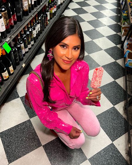 50 shades of PINK! Pink sequin top, pink jeans 👖, pink purse, pink shoes 👠, and a pink 🍦 bar! This is the perfect date night look for my fellow pinkaholics! #pinkoutfit #sequintop #jimmychoos #stevemadden #revolveme

#LTKfit #LTKstyletip