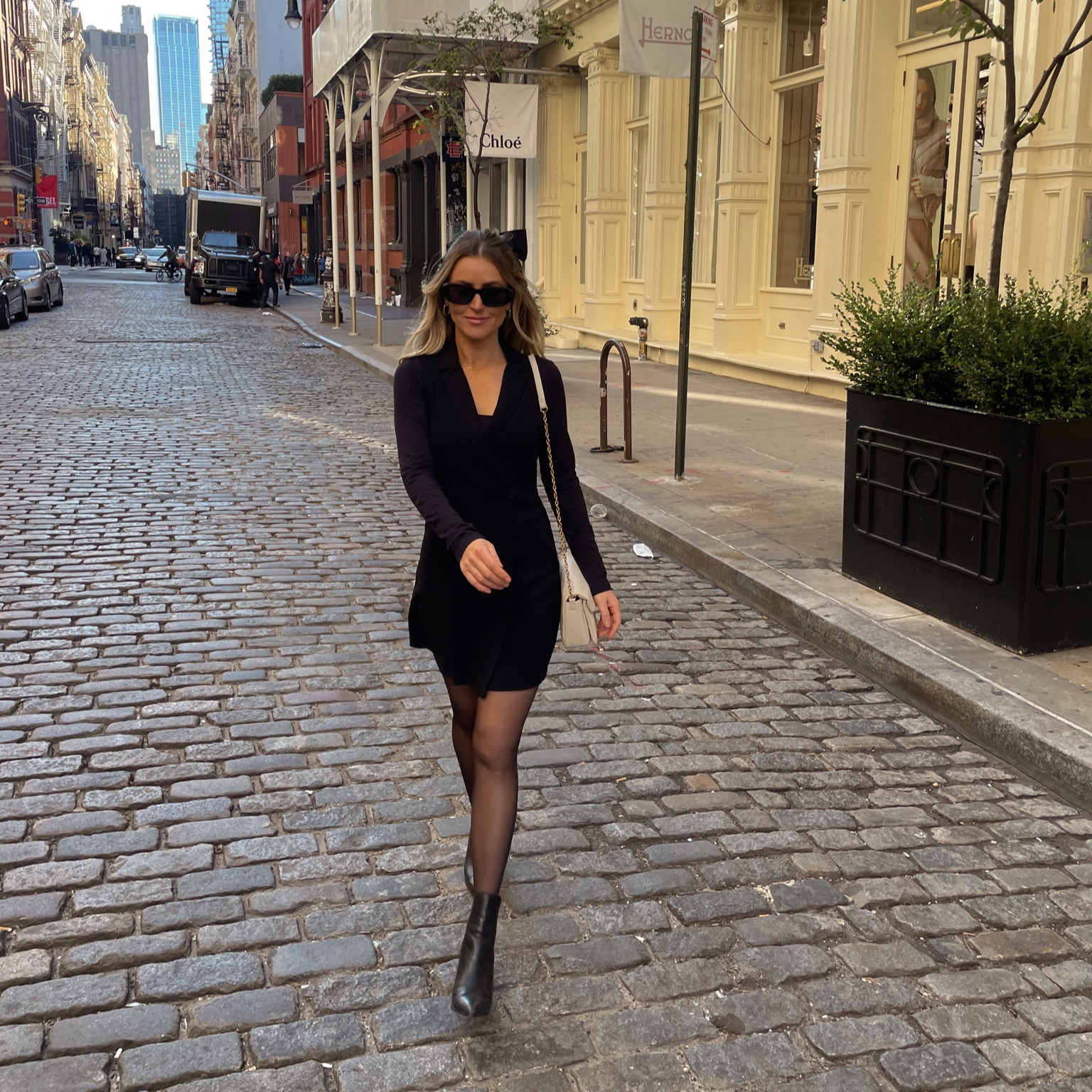 It’s giving Blair Waldorf #blairwaldorfstyle #nycstyle #fallfashiin #falldress 

#LTKSeasonal