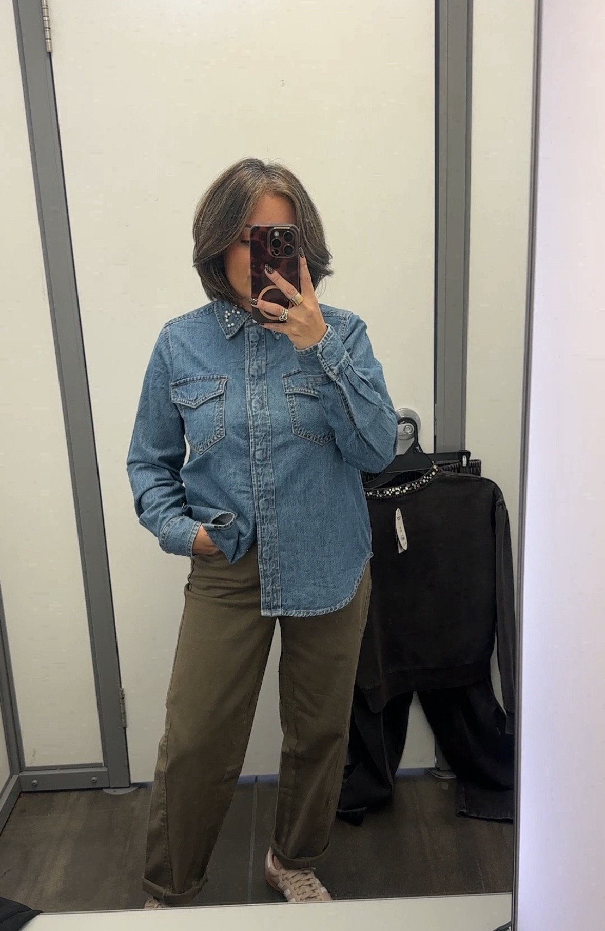 Xs in the top and size 2 in the bottoms 