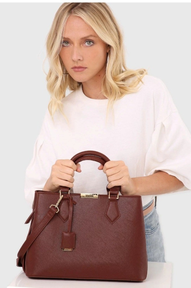 Um acessório que faz parte do nosso dia a dia. Bolsa Santa Lolla Texturizado Caramelo.

#LTKbrasil #LTKstyletip