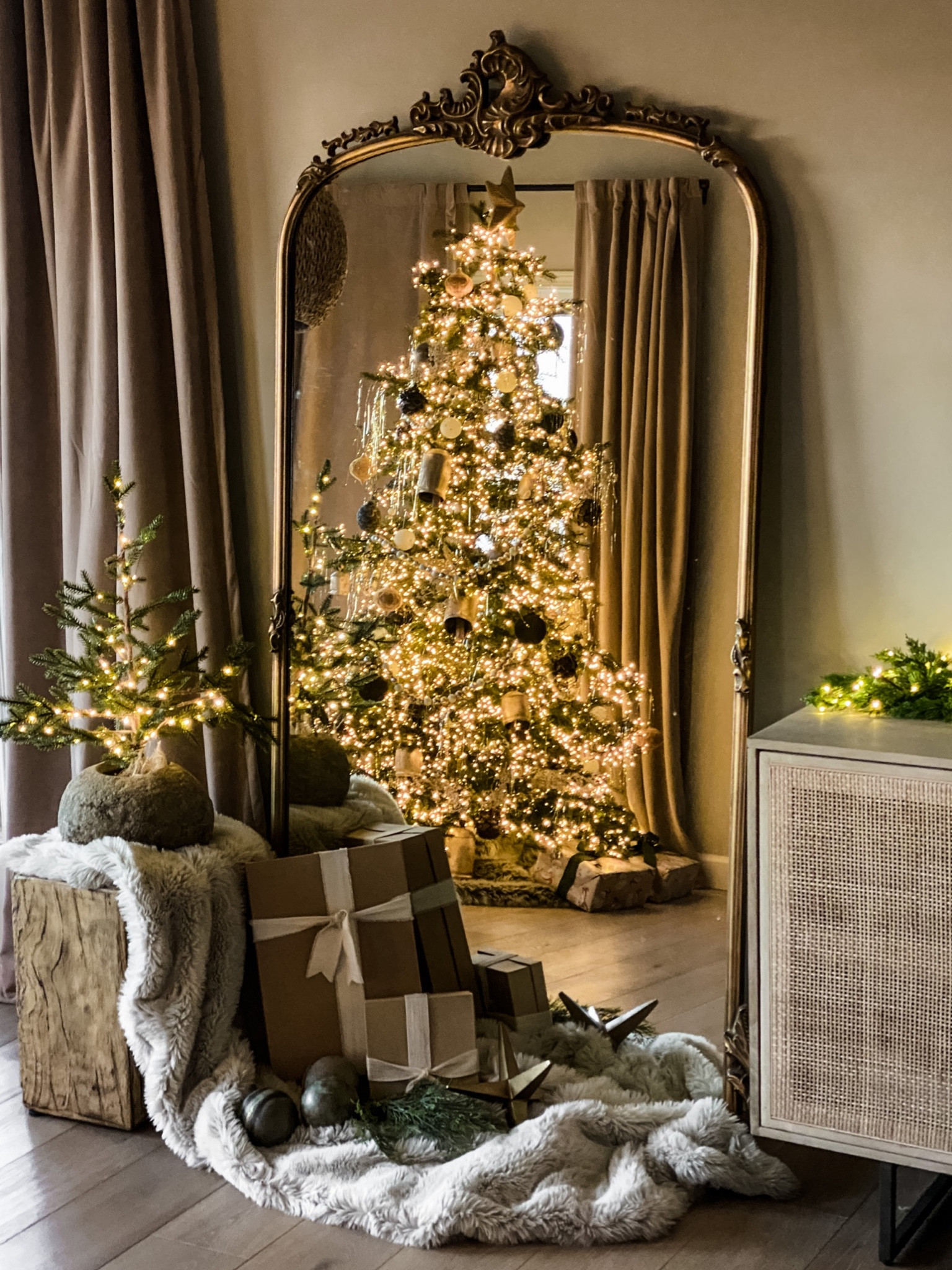 Christmas bedroom!

#LTKhome #LTKSeasonal