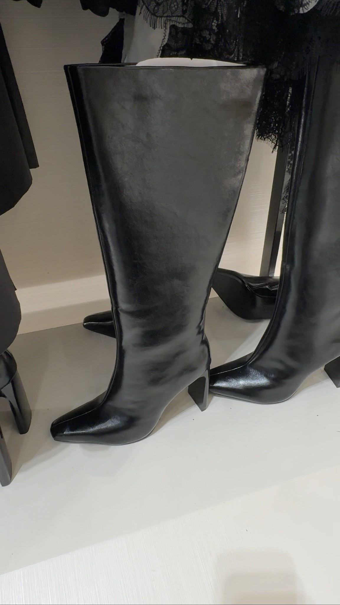 Black boots! 

#LTKeurope #LTKautumn #LTKwinter