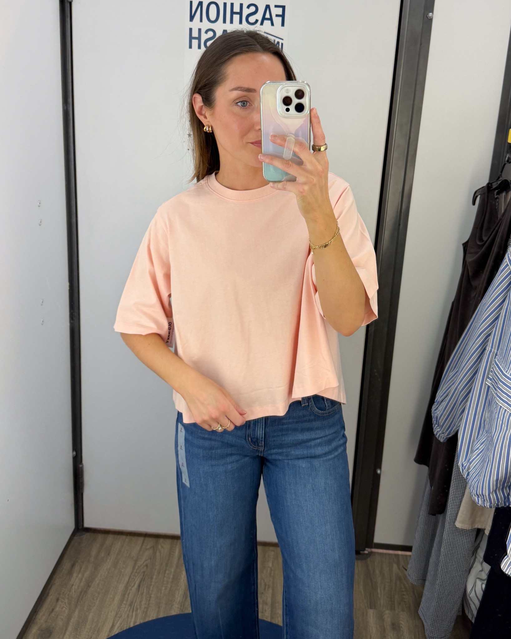 Are you shopping? The Old Navy 50% off sale make sure you snag this adorable trapeze tea. Wearing a size small. ￼