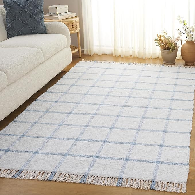 SAFAVIEH Montauk Collection Area Rug - 6' x 9', Ivory & Blue, Handmade Cotton, Ideal for Living R... | Amazon (US)