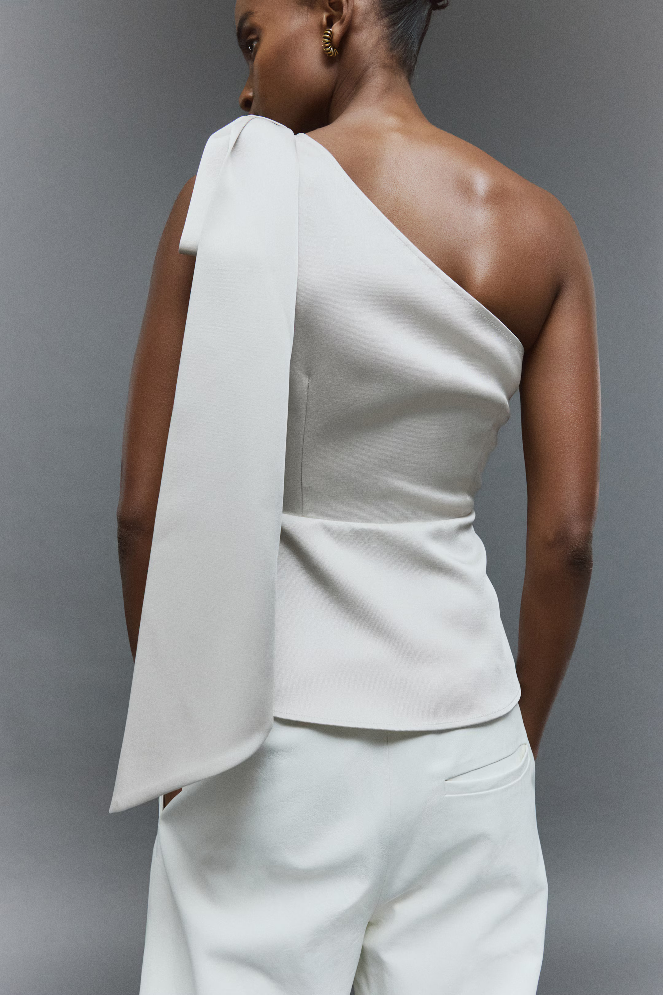 Bow-detail one-shoulder top | H&M (UK, MY, IN, SG, PH, TW, HK)
