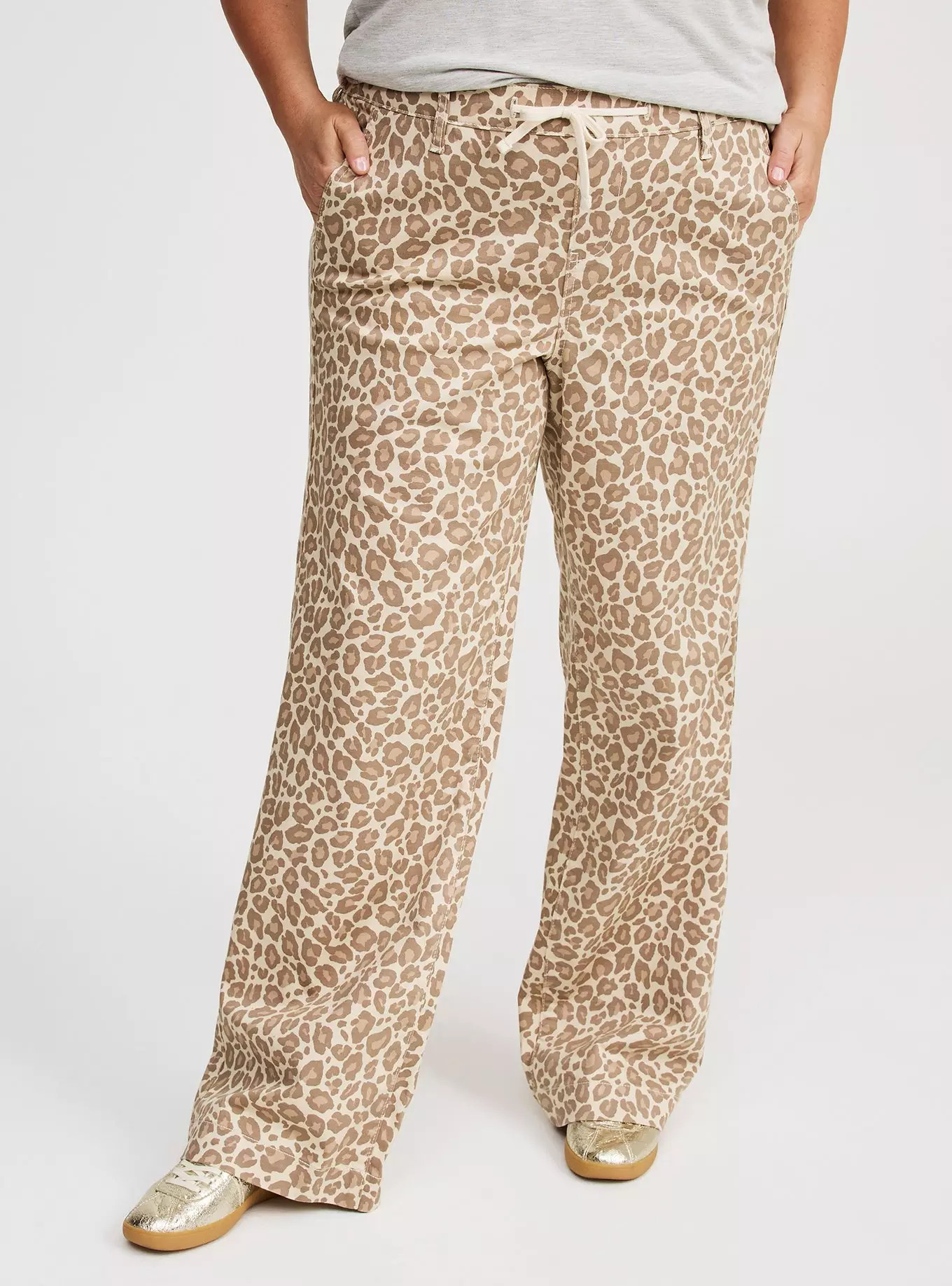 Weekend Mid-Rise Wide Leg Pant | Torrid (US & Canada)