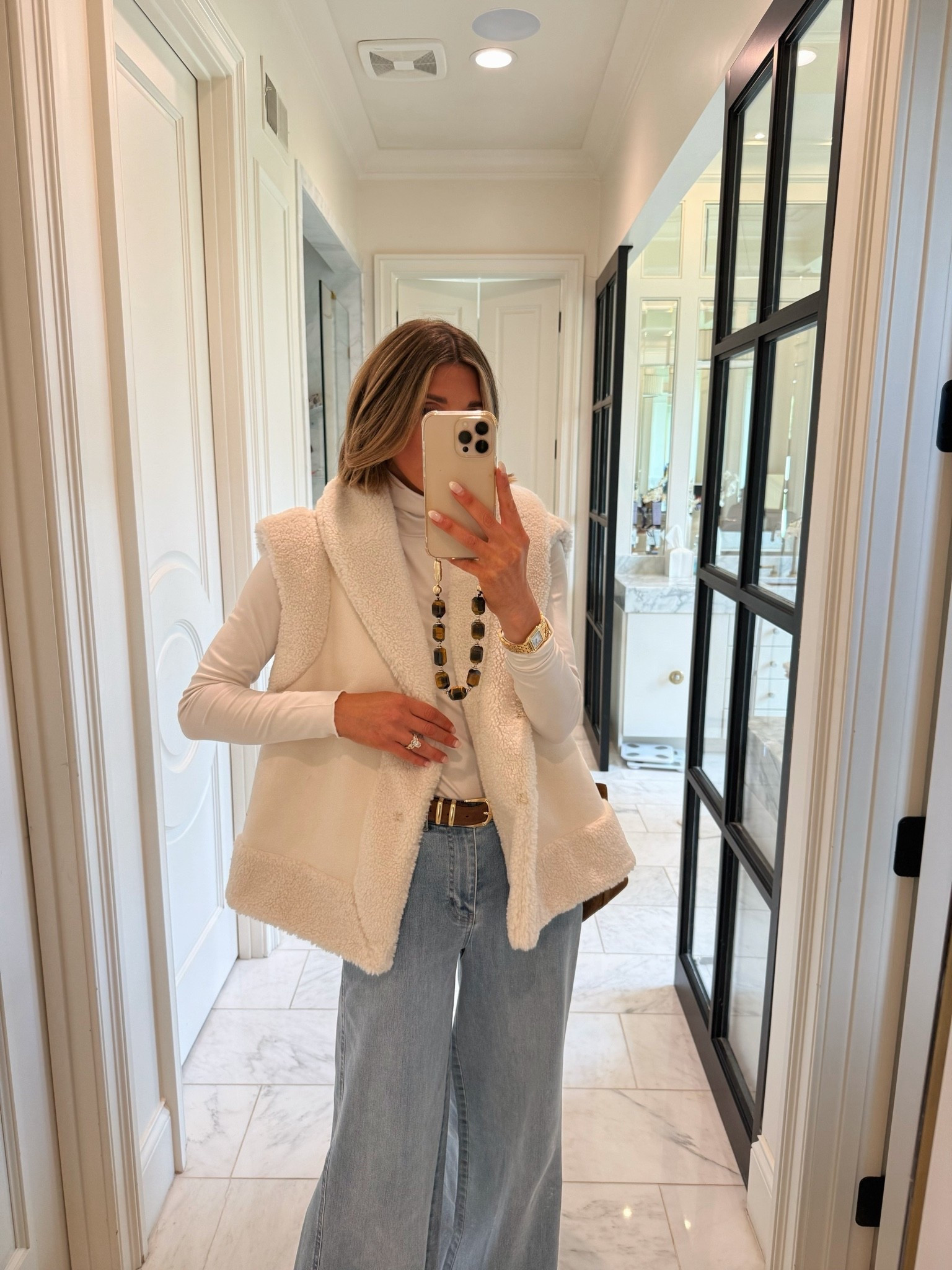 Drop 2 of my fall @Splendid collection is live! I can’t get enough of this porcelain leather fur vest. So effortlessly chic and warm!