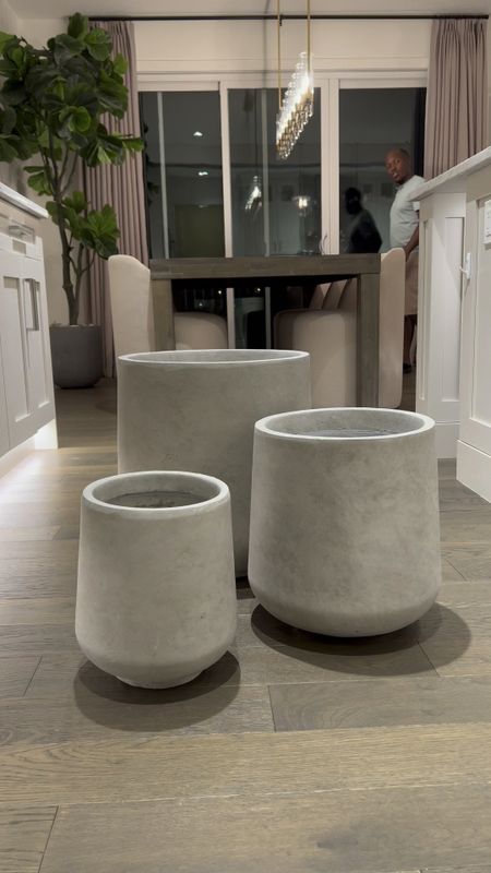 I fell in love with this gorgeous cement planter set. It comes in a set of 3 with different colors to choose from 

Design Planter Dupe
Planter Dupe
Cement Planter
Jute area rug
Seagrass area rug
Jute Door mat 

#LTKhome #LTKsalealert #LTKstyletip