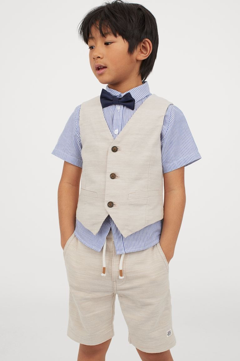 Shorts in a linen and cotton blend. Concealed, adjustable, elasticized waistband with drawstring ... | H&M (US + CA)