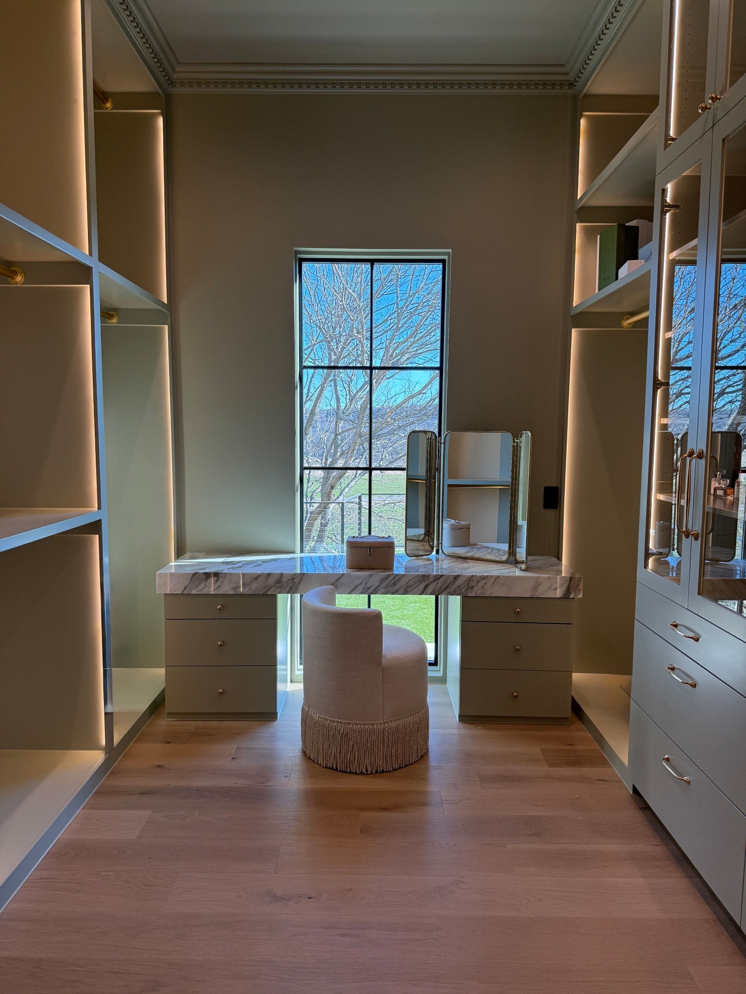 Closet vanity links! Obsessed with my new tri mirror and vanity chair! 